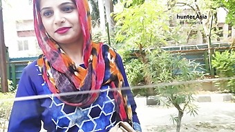 Married woman of medium age encounters a stranger for sex in a vehicle - part 1